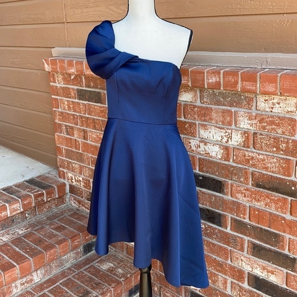 KEEPSAKE the Label Too Late Navy Off Shoulder Mini Dress Size M NWT - Picture 1 of 8